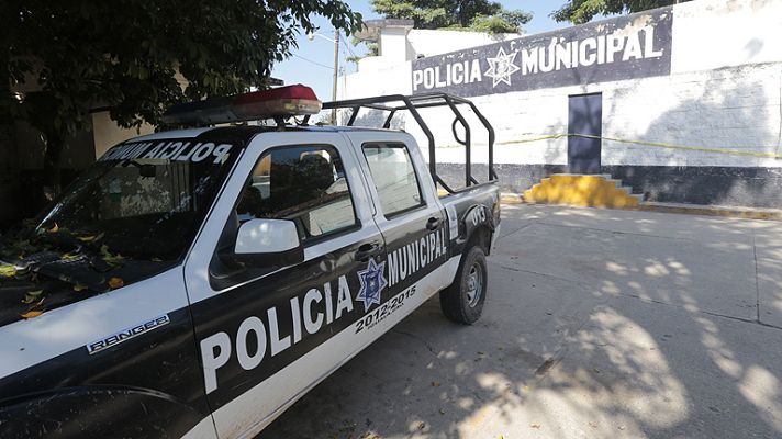 Telediario 1 - Peña Nieto considera los ataques en Iguala "indignantes, dolorosos e inaceptables"