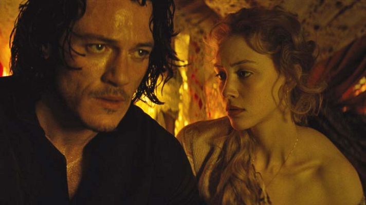 Cultura en Rtve.es - La historia de amor de Luke Evans y Sarah Gadon en 'Drácula,