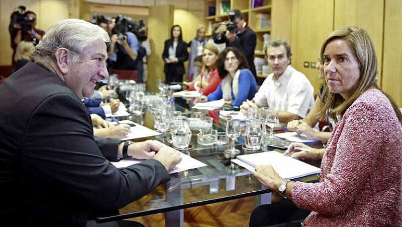 Sanidad convoca a las comunidades para actualizar los protocolos contra el ébola