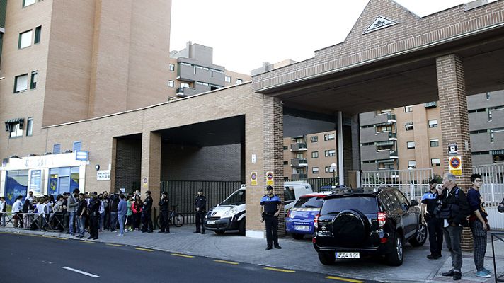 Telediario 1 - La Comunidad desinfectará las zonas comunes de la finca de la enfermera y sacrificará a su perro