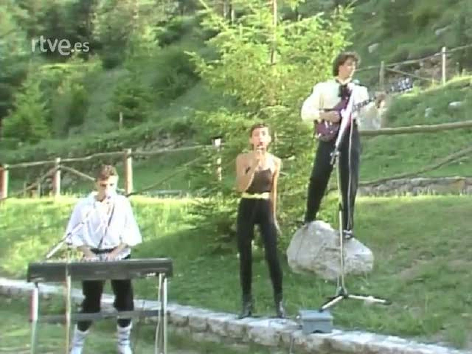 Cachitos de hierro y cromo - Letras de oro - avance