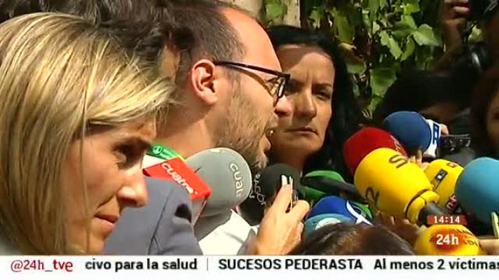  - La auxiliar cree que se rozó la cara con los guantes