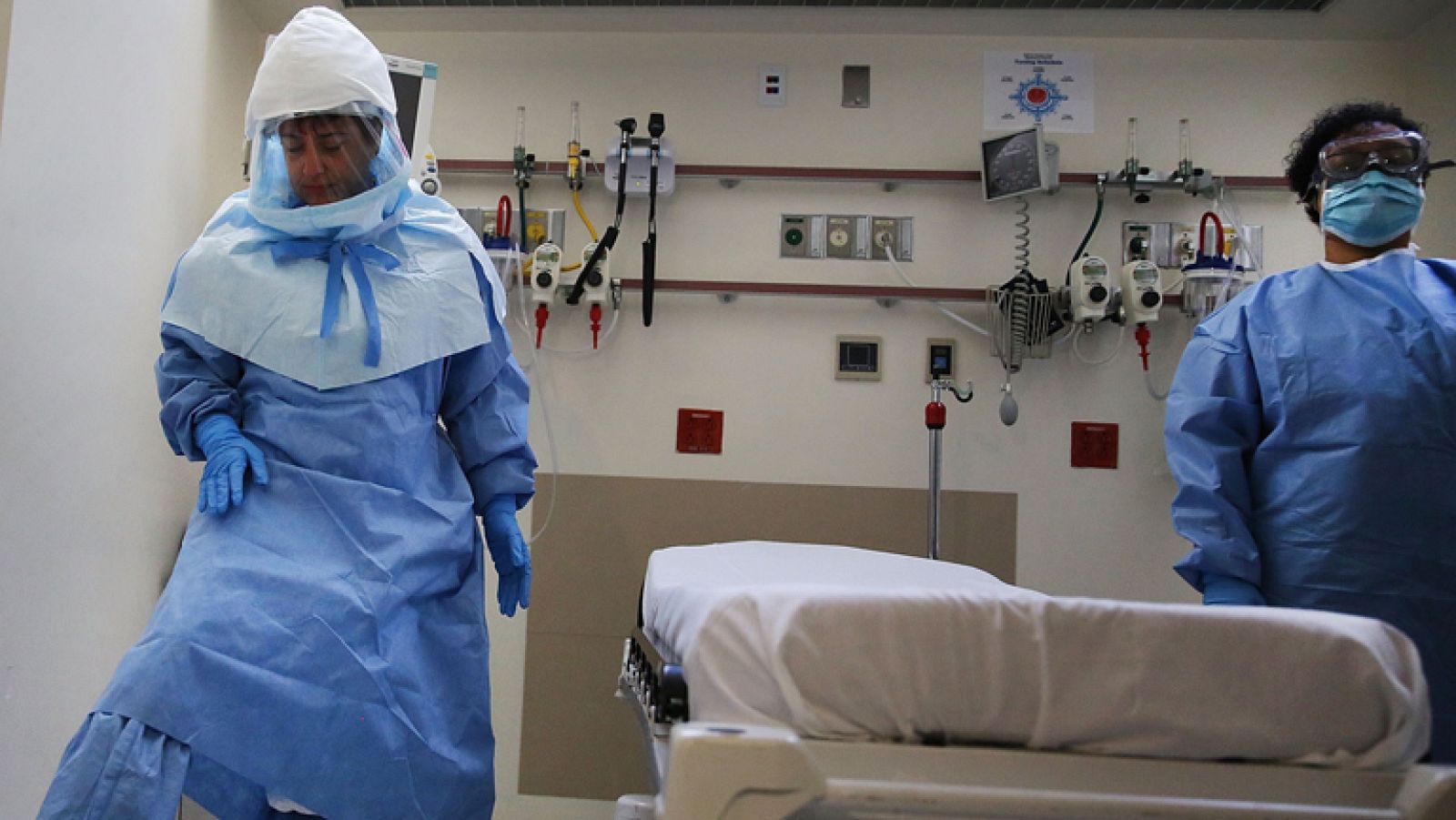 Sanidad analizará los trajes que se han usado para tratar a los infectados