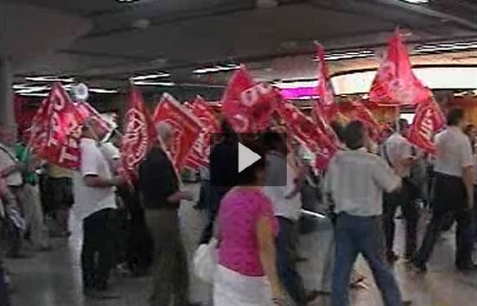 Los vendedores de billetes de Renfe inician paros parciales | Ver