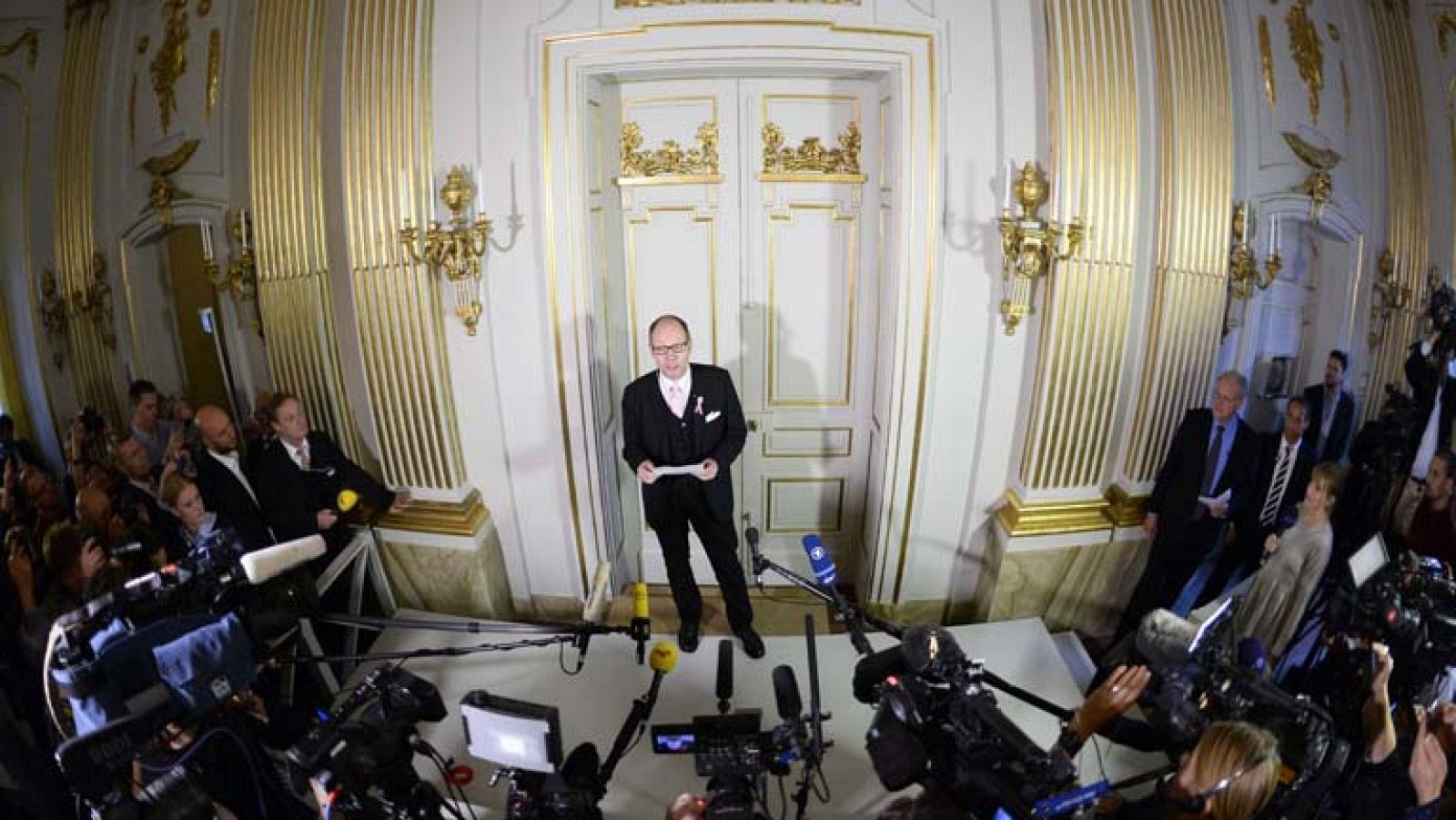 Lectura del fallo del Premio Nobel de Literatura 2014 para Patrick Modiano - Informativo 24h | Ver