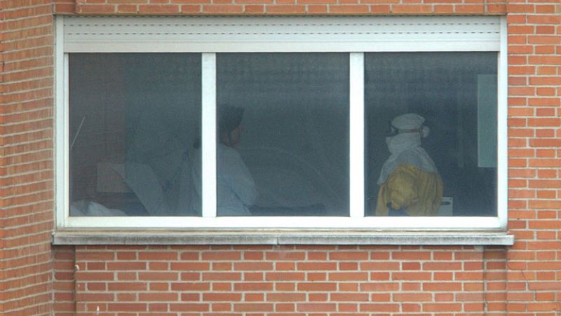 Desalojan la cuarta planta del Hospital Carlos III para dejar espacio a profesionales sanitarios