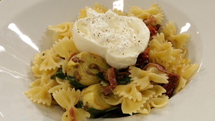 RTVE Cocina - Farfalle con alcachofas confitadas, boletus, tomates secos y