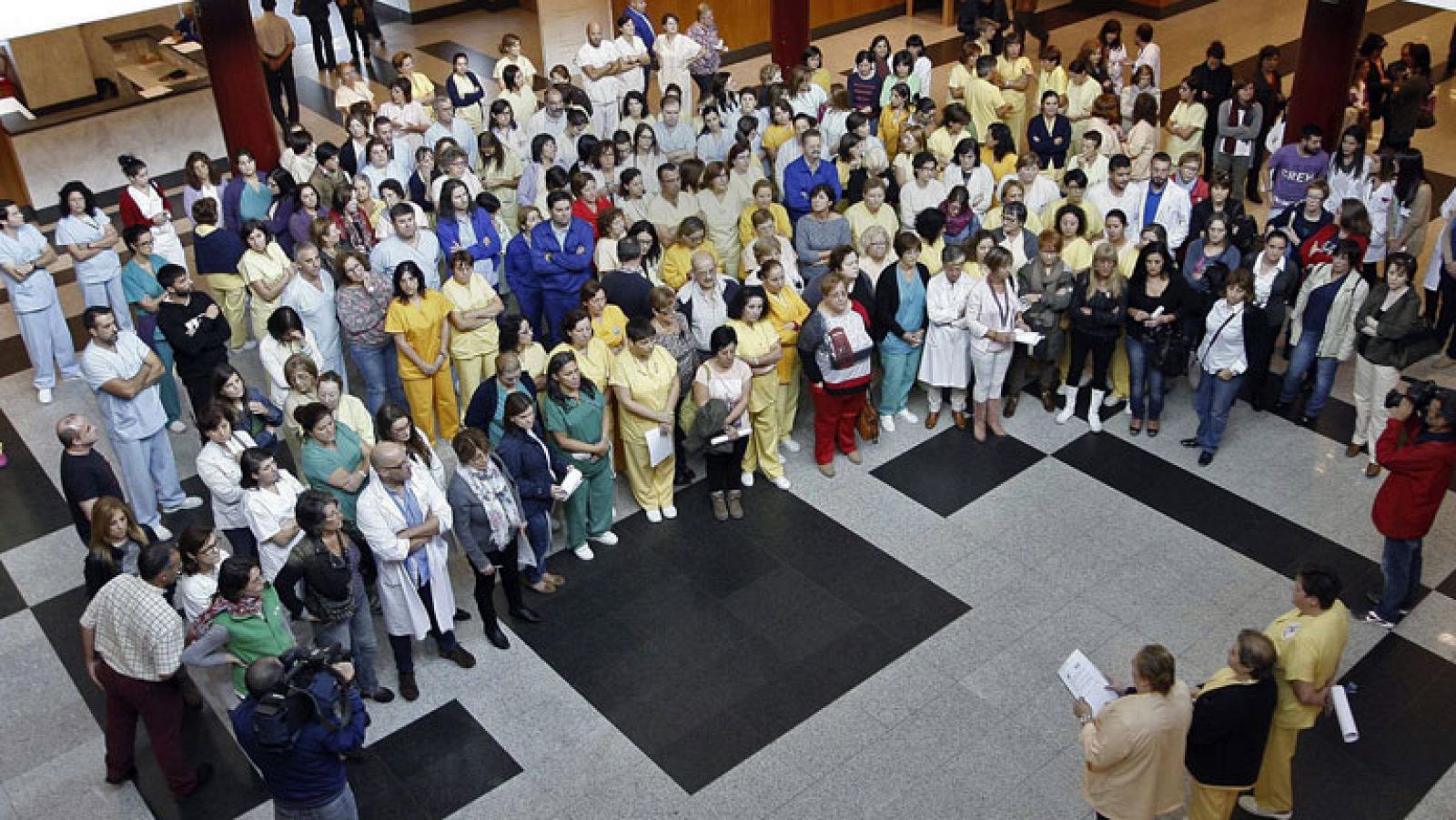 Concentraciones en muchos hospitales para mostrar la solidaridad con Teresa Romero
