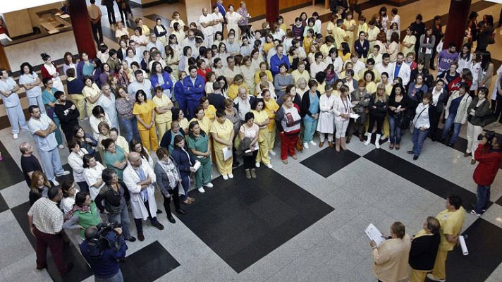 Telediario 1 - Quejas sobre los protocolos por ébola