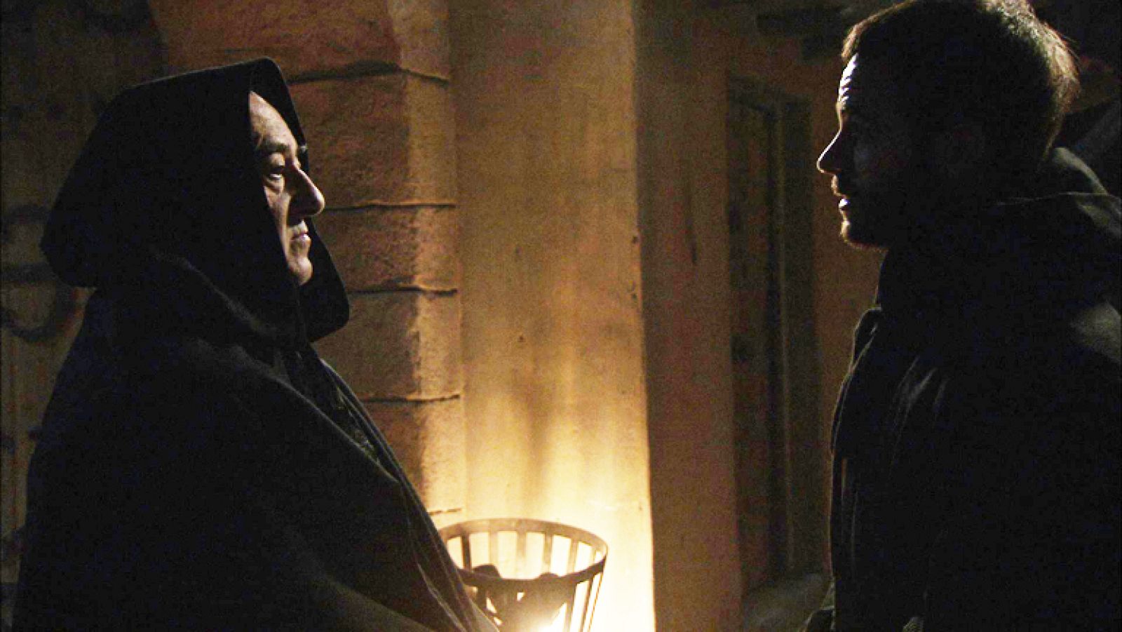 Águila Roja - El Cardenal Mendoza dispara a Monseñor Adrián | Ver