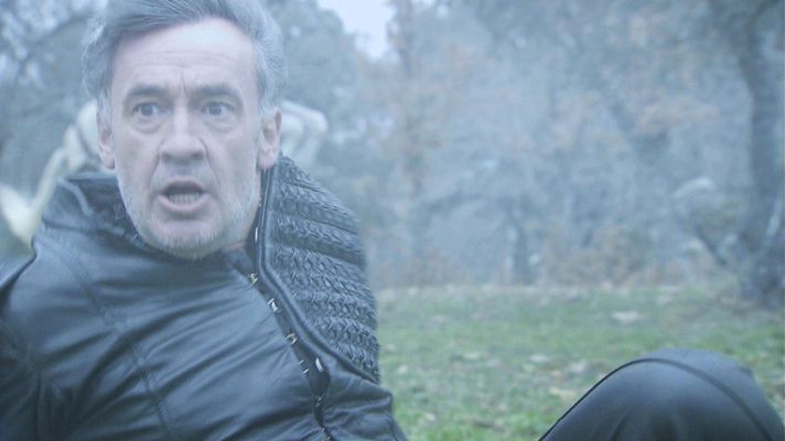 Águila Roja - Gonzalo no ayuda a Hernán a escapar del tornado