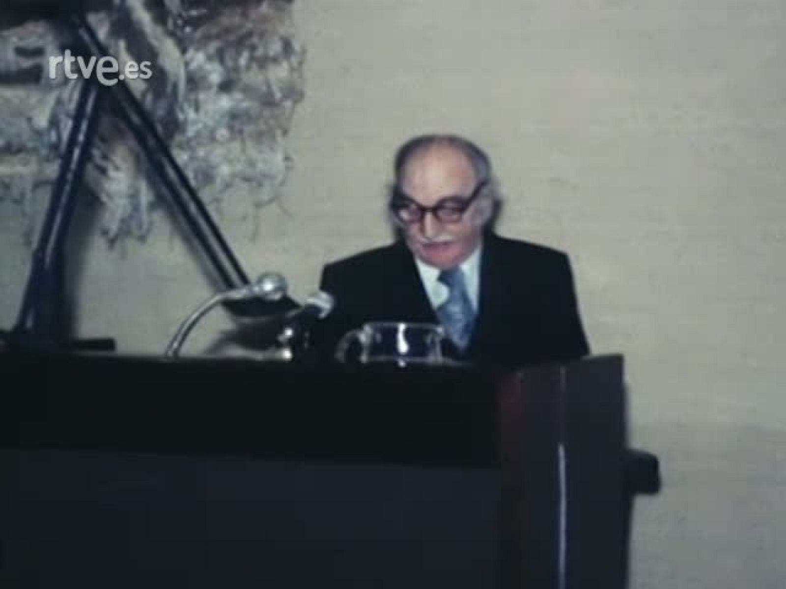 ¿Quién es? - Francisco Ayala