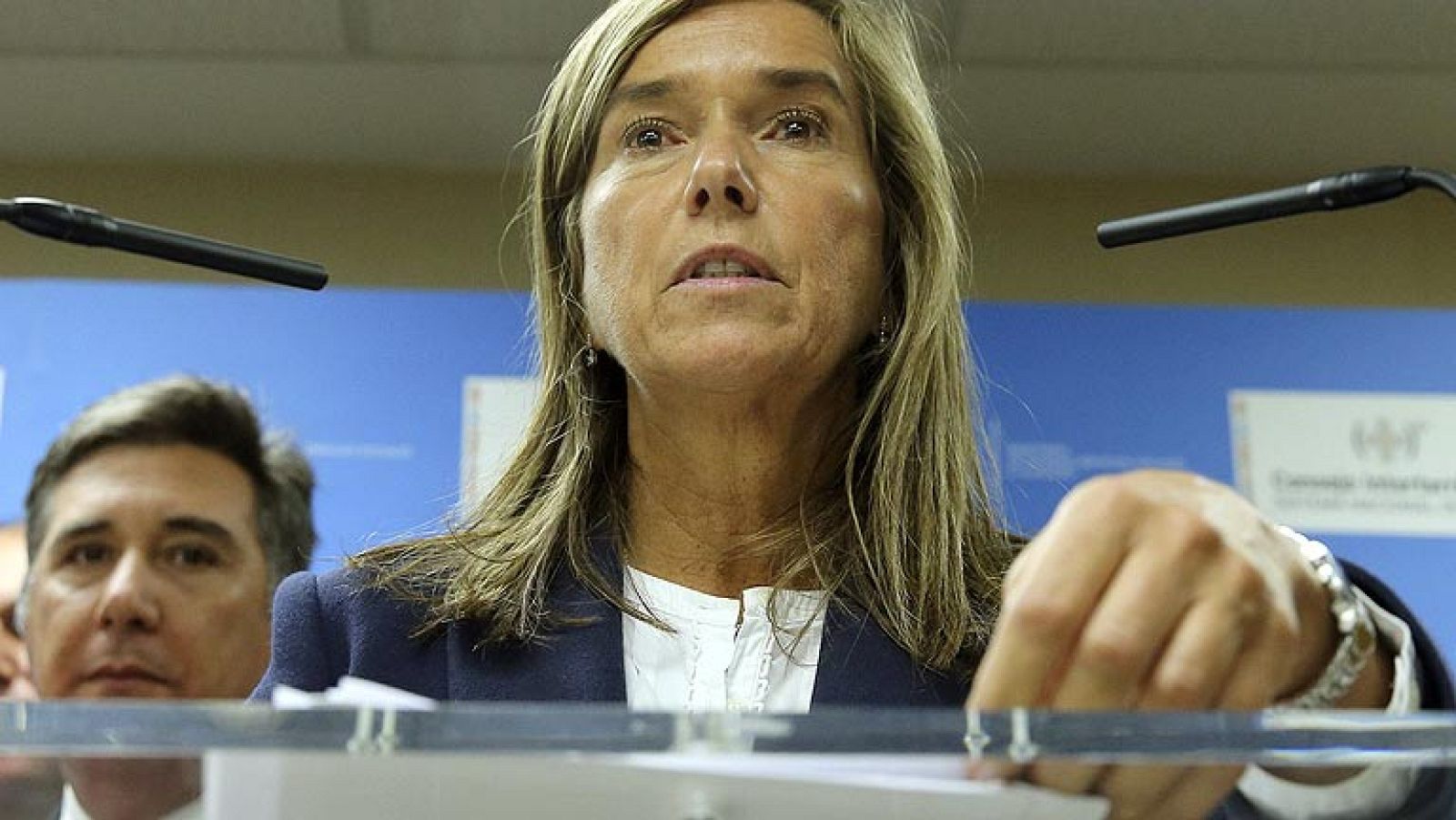 Sanidad rebaja el umbral de fiebre a 37,7 grados para ingresar a sospechosos de tener ébola - Informativo 24h | Ver