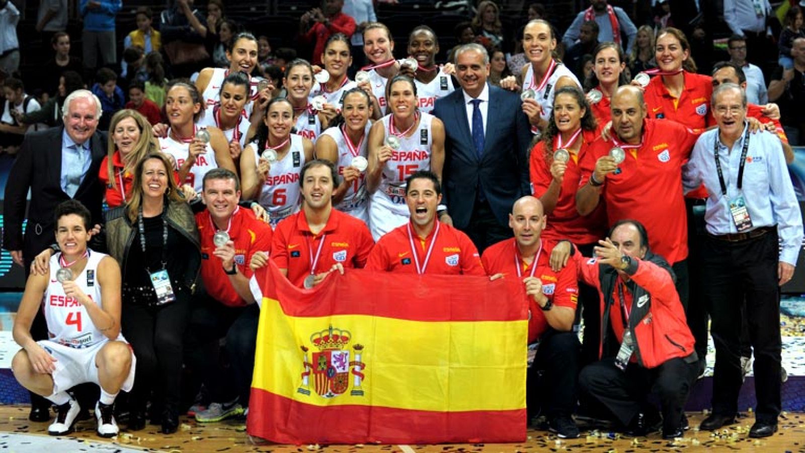 La selección española femenina de baloncesto consiguió todo un hito en el último Mundial al conseguir llegar hasta la final. Allí les esperó Estados Unidos. Las chicas dirigidas por Lucas Mondelo les plantaron cara en la pero al final tuvieron que co