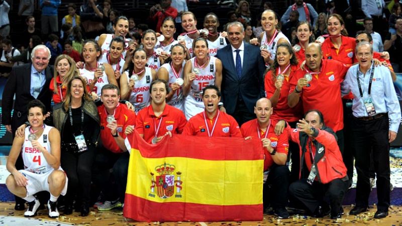 La selección española femenina de baloncesto consiguió todo un hito en el último Mundial al conseguir llegar hasta la final. Allí les esperó Estados Unidos. Las chicas dirigidas por Lucas Mondelo les plantaron cara en la pero al final tuvieron que co