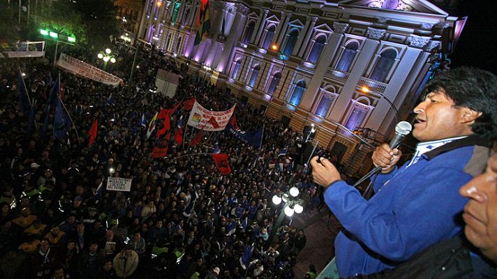 Telediario 1 - Morales gana las presidenciales en Bolivia