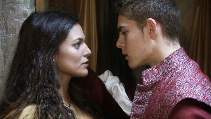 Águila Roja - Tensión sexual entre Nuño e Irene