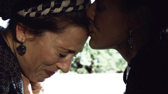 Águila Roja - El beso de Lucrecia a Catalina