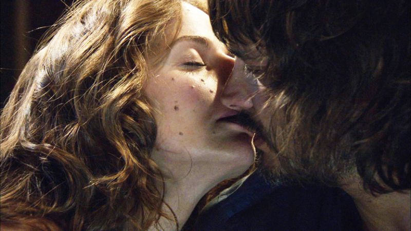 Águila Roja - Lucrecia se lanza y acaba con Gonzalo en la cama