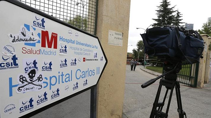 Telediario 1 - La auxiliar con ébola sigue "estable dentro de la gravedad"