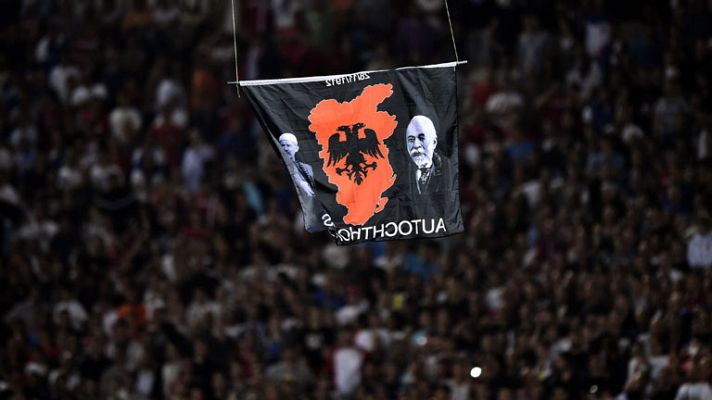 Telediario 1 - La UEFA inicia un proceso disciplinario por los altercados del Serbia - Albania