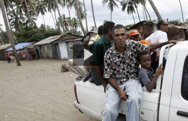 Ike siembra el miedo en el Caribe