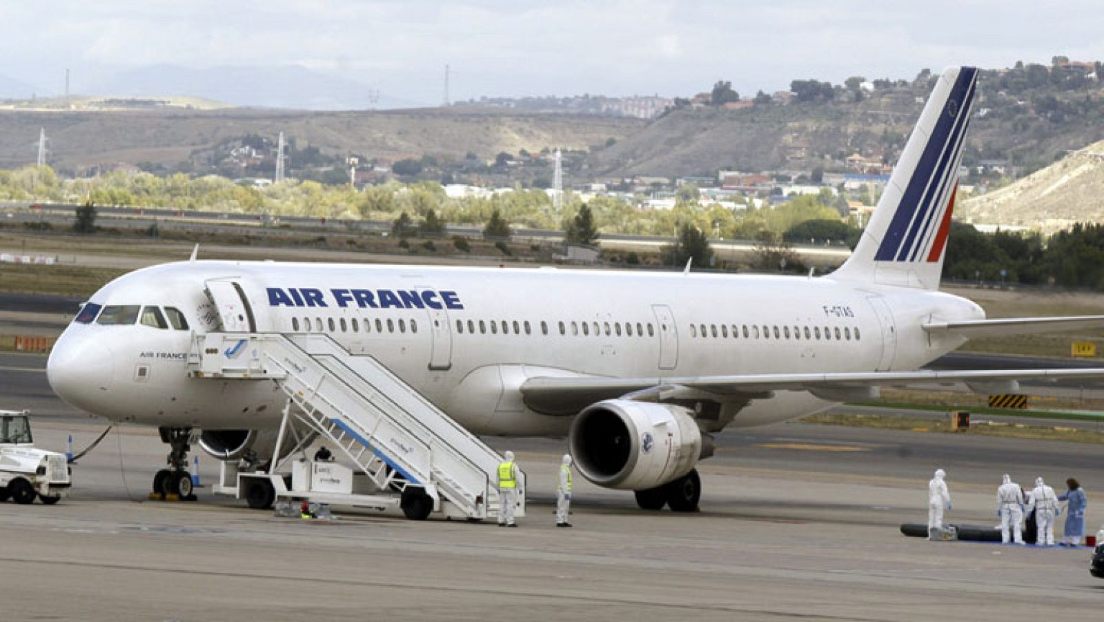 AENA activa el protocolo de emergencia sanitaria en Barajas por un pasajero con "síntomas febriles"