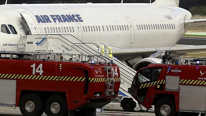 Telediario 1 - Activado el protocolo en Barajas por un pasajero con fiebre
