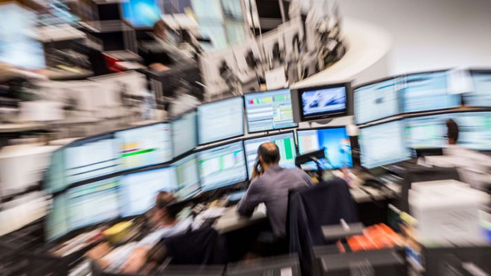 Telediario 1 - El IBEX 35 cae un 1,72% y cierra en su mínimo anual