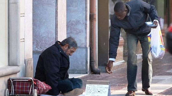 Telediario 1 - 1 de cada 5 españoles en riesgo de pobreza