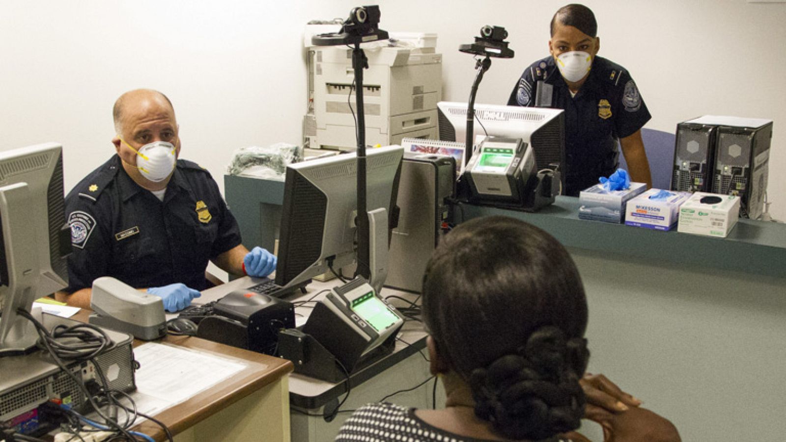 EE.UU. descarta vetar viajes desde los países afectados por el virus del Ébola