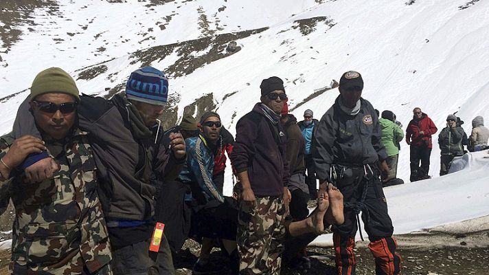 Telediario 1 - Nepal sufre una de sus mayores tragedias turísticas y de montañismo