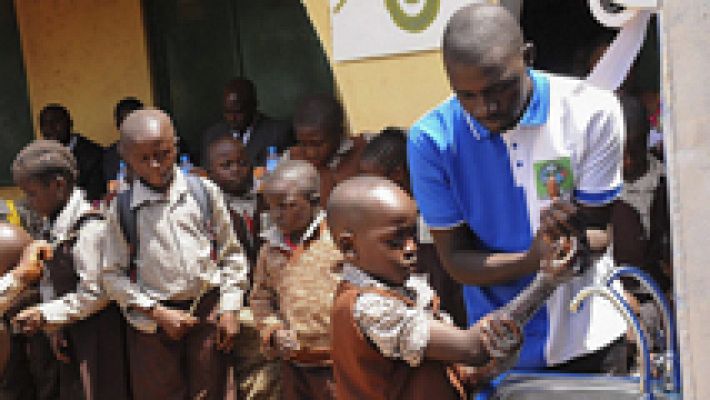 Telediario 1 - La ayuda a África por el ébola comienza a llegar