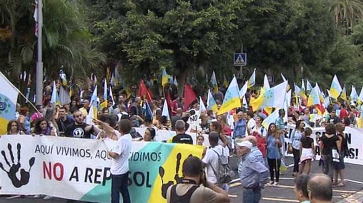 Telediario 1 - Protestas en Canarias contra las prospecciones de petróleo
