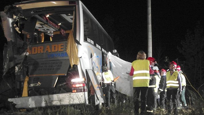 Informativo 24h - Tres muertos en un accidente de autobús en Palencia