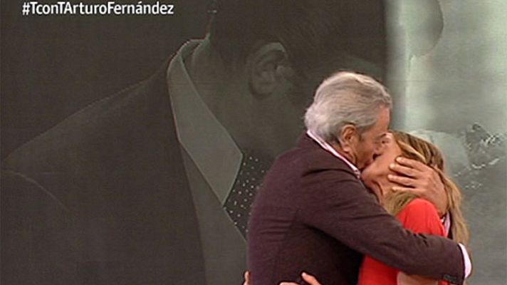 T con T - Arturo Fernández besa con pasión a Olga Marset