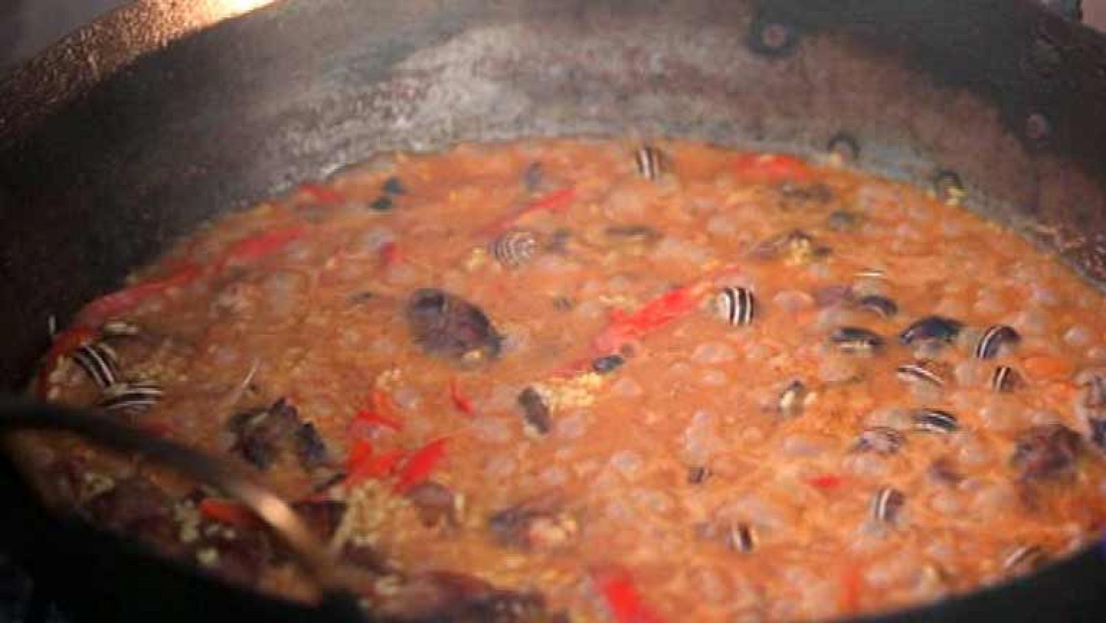 Arroz y conejo con caracoles serranos
