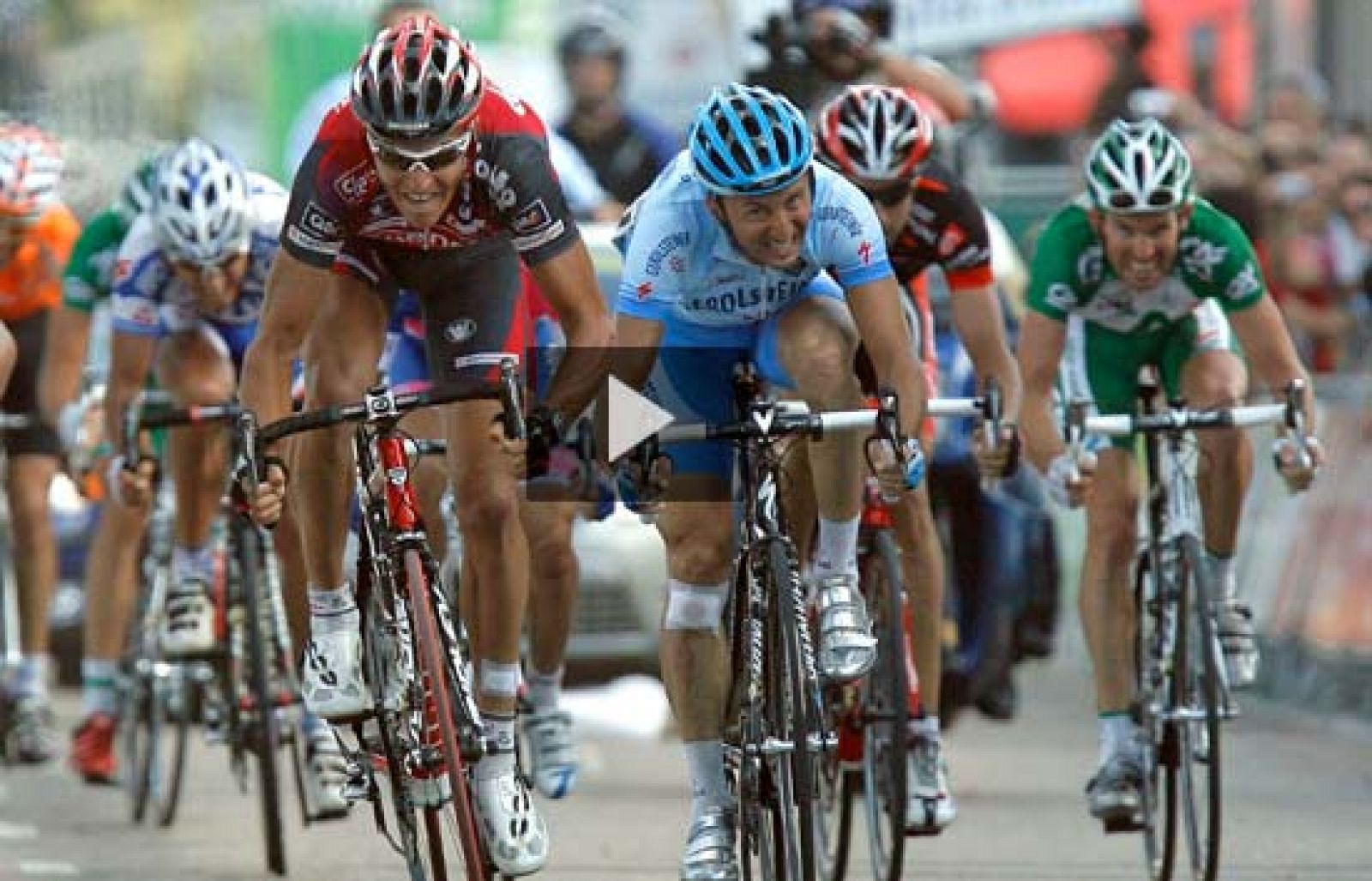 Van Avermaet gana y Egoi Martínez se viste de líder