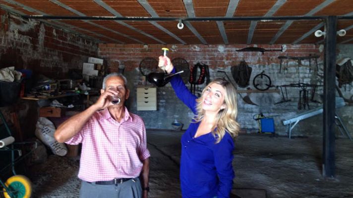 Aquí la Tierra - Pisando uvas con gracia