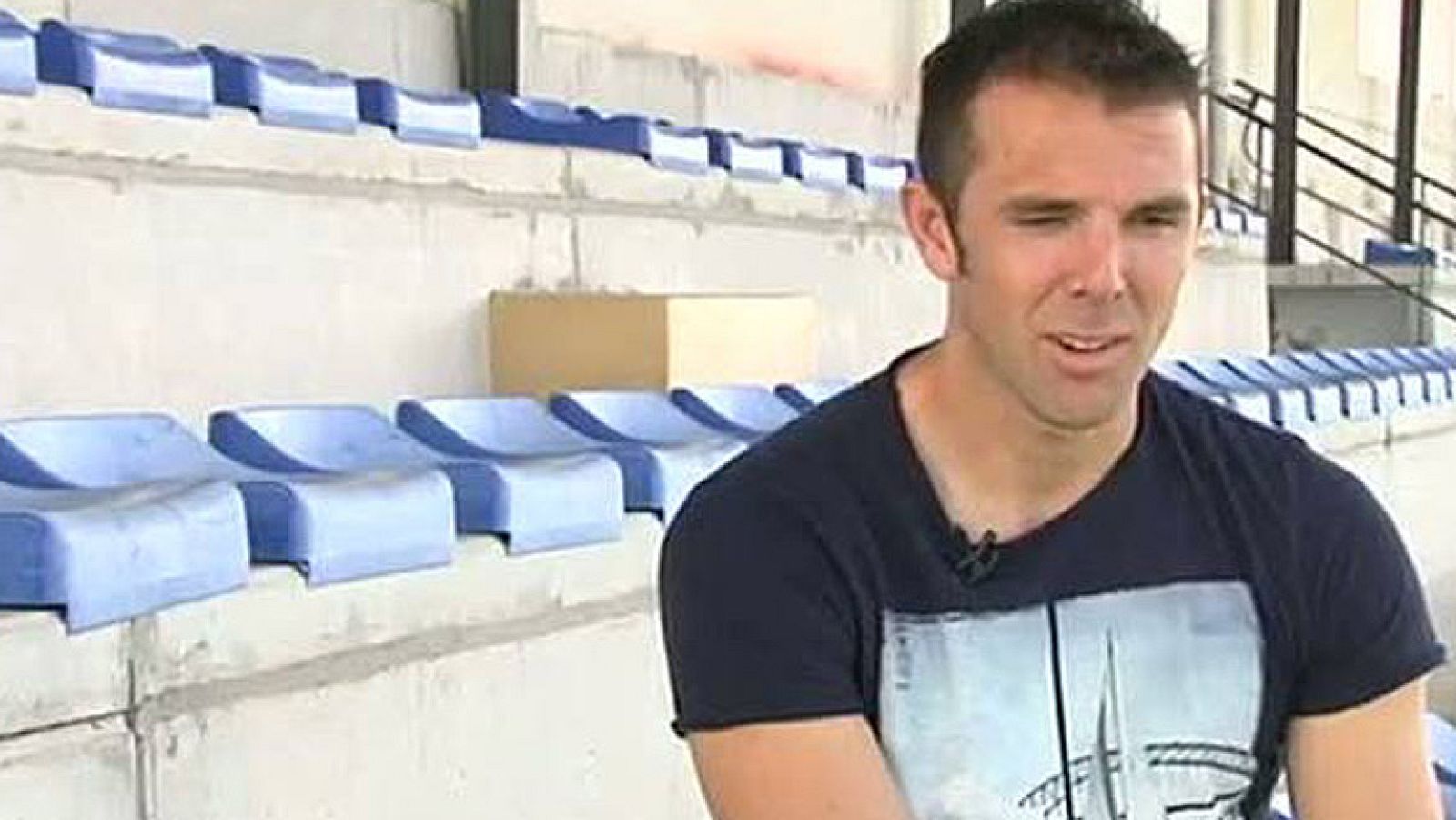 Carlos Marchena, campeón de Europa y del Mundo con España, se encuentra sin equipo y se entrena con el Recreativo de Huelva a la espera de recibir una oferta a sus 35 años.