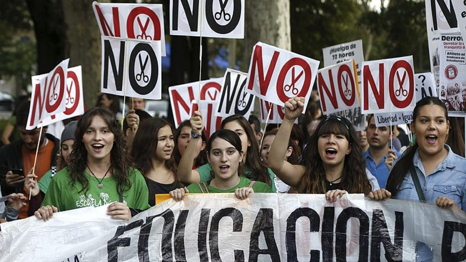 Los estudiantes piden a padres y profesores que se sumen a otra huelga en noviembre | Ver