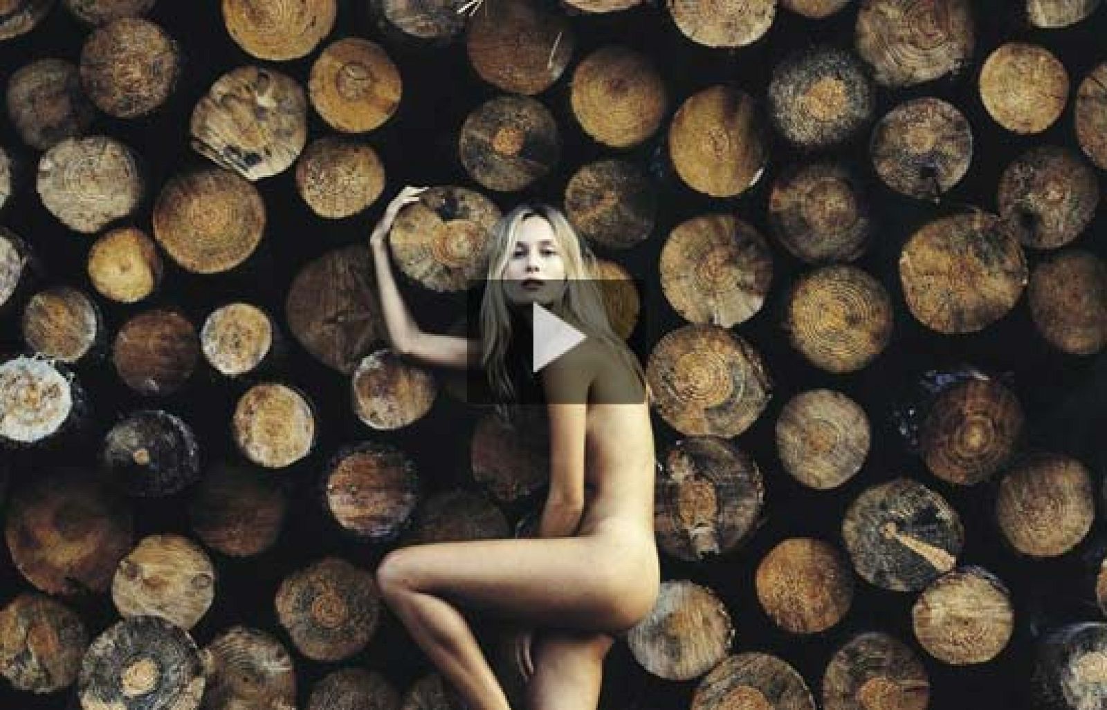 Modelos desnudas por el planeta | Ver