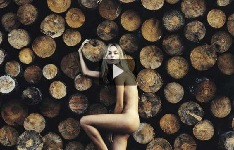 Modelos desnudas por el planeta | Ver