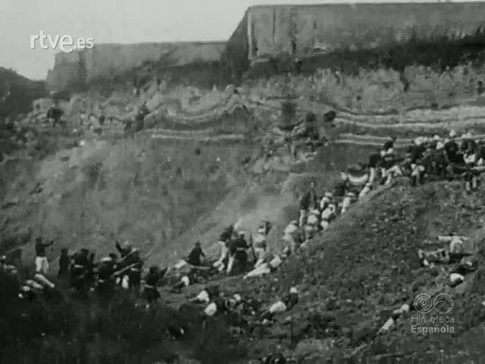 BAJO LOS MUROS DE PEKIN - Archivo Real (Alfonso XIII) | Ver