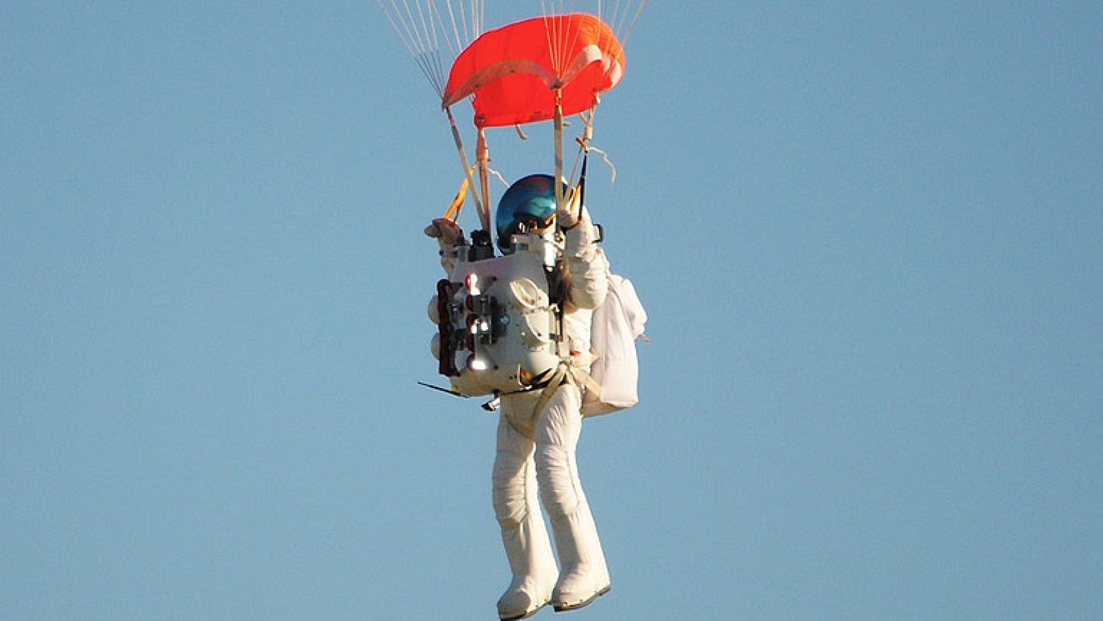 El vicepresidente de Google salta desde 41.150 metros y bate el récord del mundo