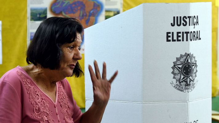 Telediario 1 - Día de elecciones presidenciales en Brasil