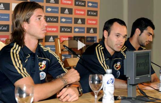  - La selección homenajea a Iniesta