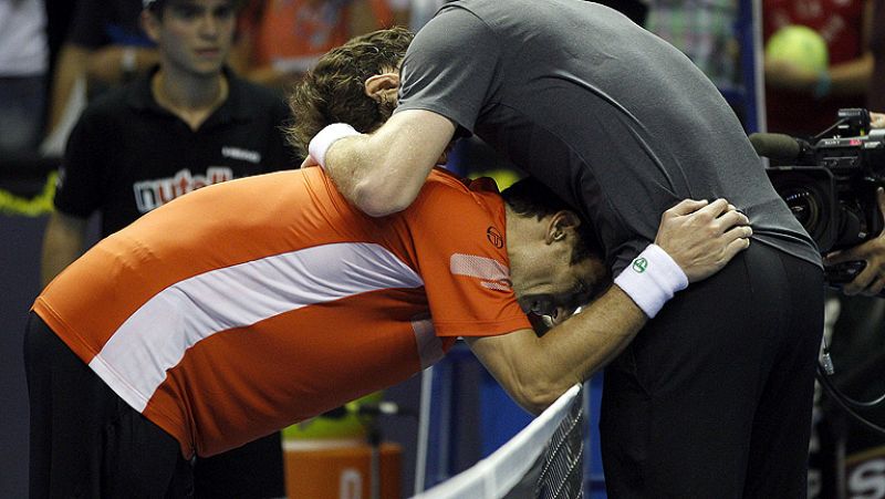 Un partido ingobernable y una bellta batalla fue la final del Valencia Open, en el que Andy Murray acabó ganando al español Tommy Robredo.