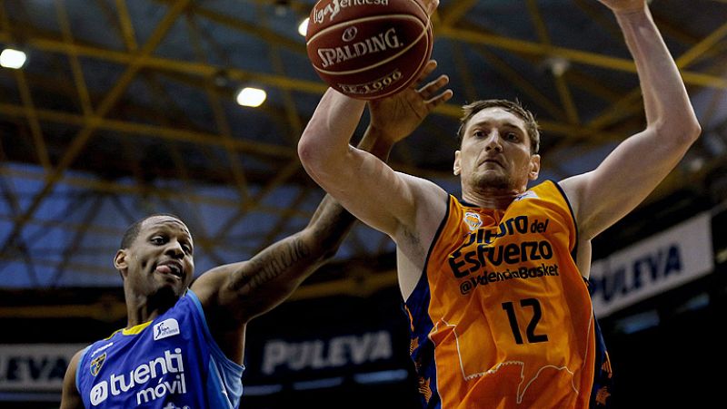 La imparable progresión del Valencia Basket se llevó por delante al Tuenti Móvil Estudiantes, que no tuvo nada que hacer en la Fonteta.