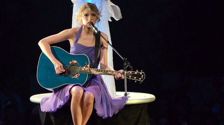 Telediario 1 - Taylor Swift celebra un concierto secreto